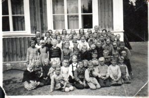 Viuruniemen kyläkoulun oppilaita 50-luvulta (?)