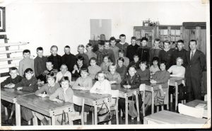 Luokkakuva 50-luvula. Kuvapaja